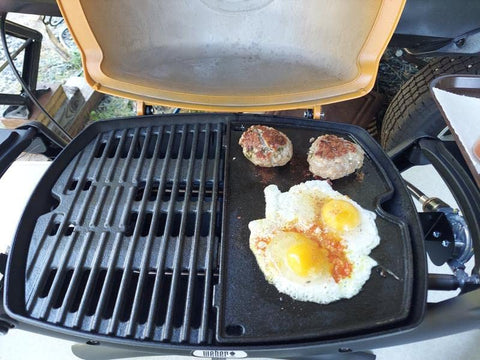 Matte cast iron construction by QuliMetal delivers steady heat and pronounced sear marks.