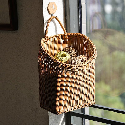 Quincry built-in handles ensure easy hanging and flexible arrangement.