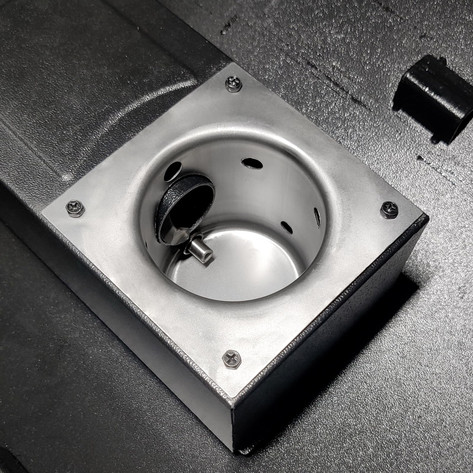 QuliMetal premium oil coating resists rust and high heat.