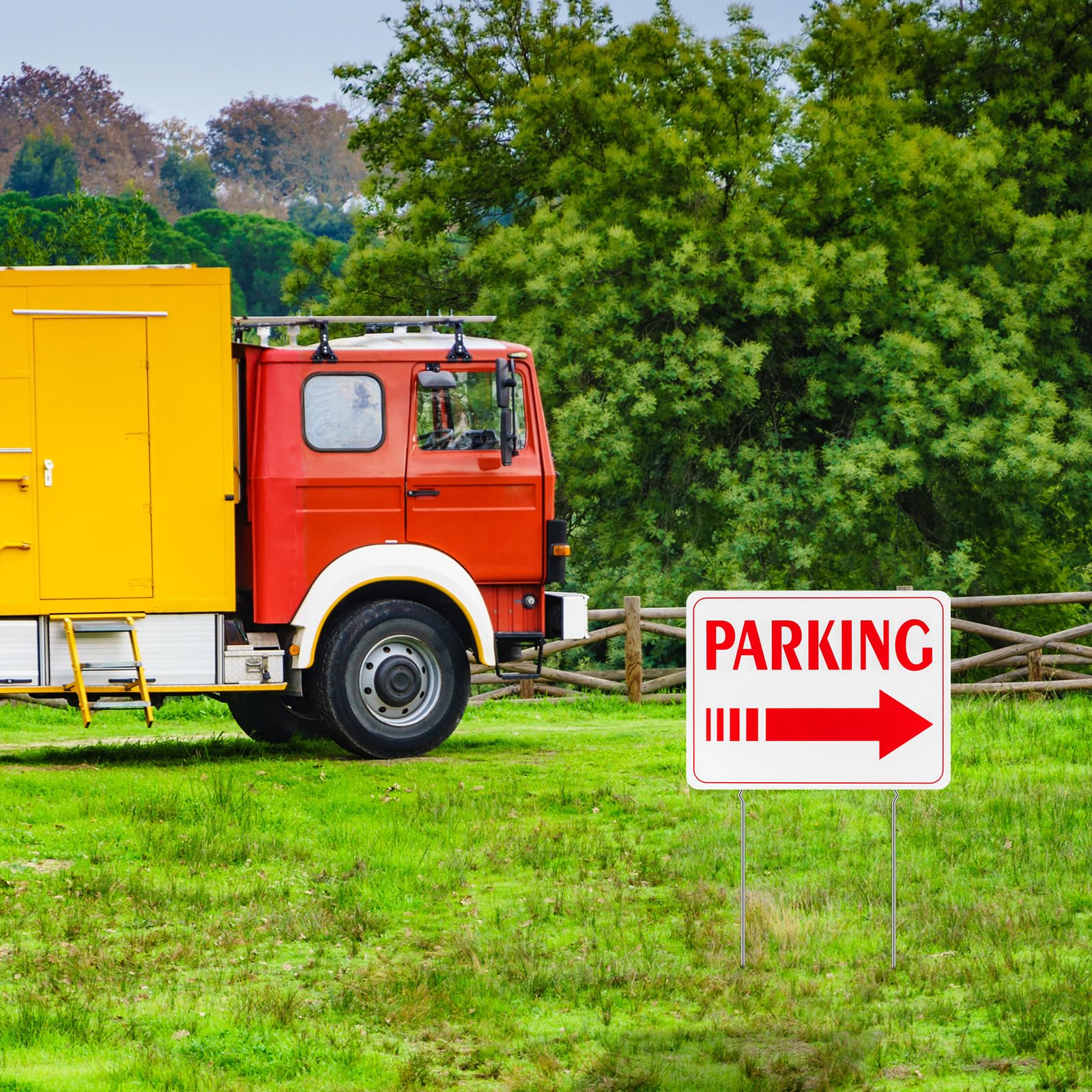 Qunclay outdoor event setup reduces confusion with directional signs.