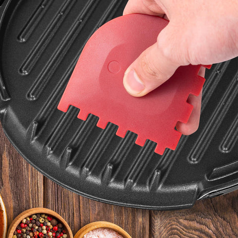 QWQKEFEUN cleaning brush included with scraper