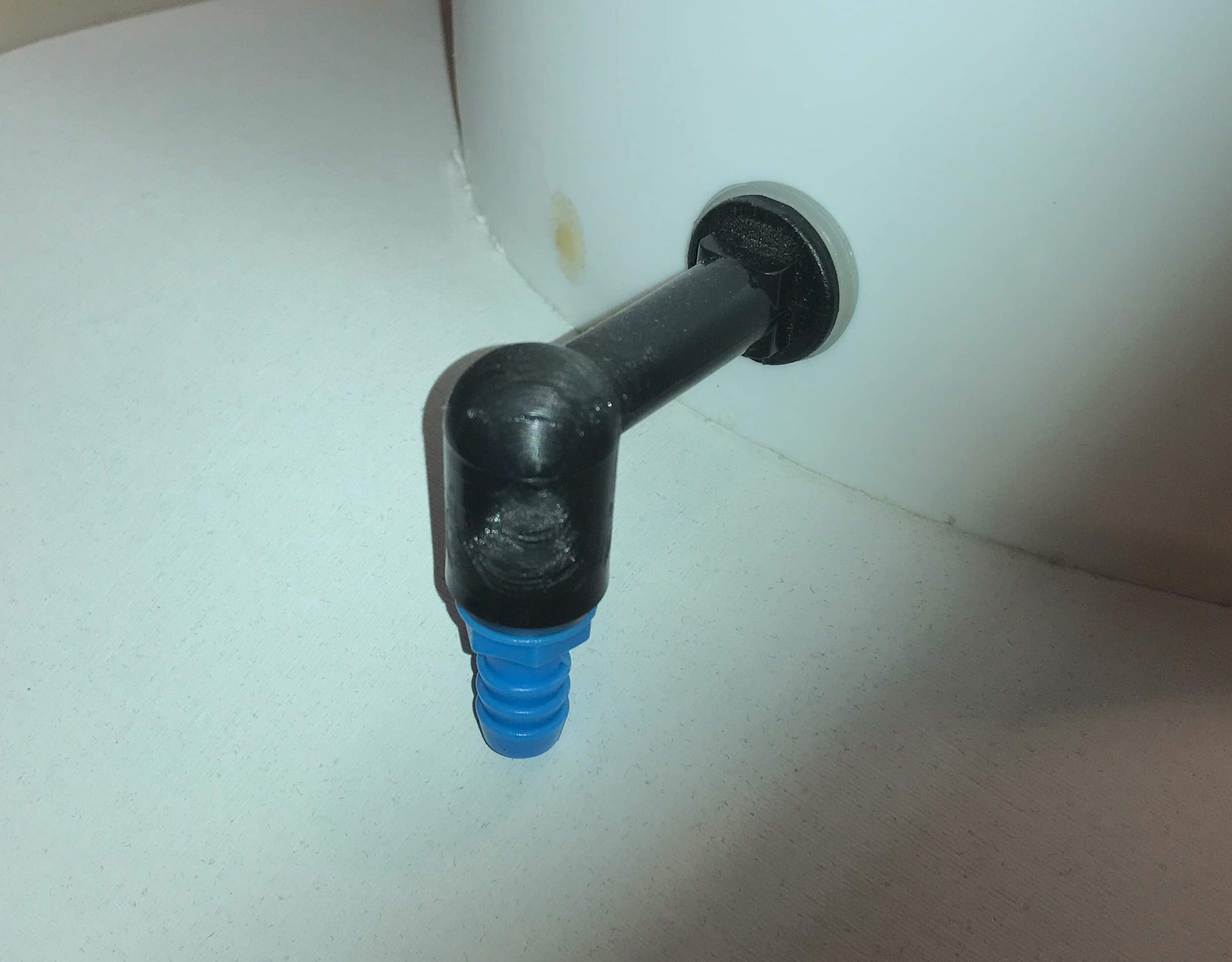 Rabbitnipplescom bucket connector with wing nut and O-ring for a tight seal