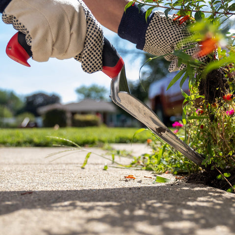 Radius Garden durable design prevents bending, ensuring reliable weeding