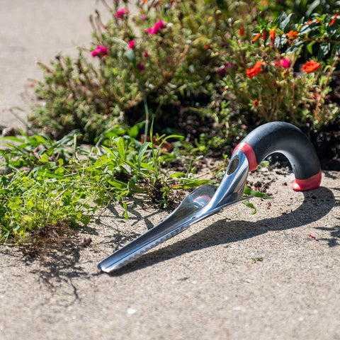 Radius Garden curve grip provides reduced wrist strain during extended weeding sessions