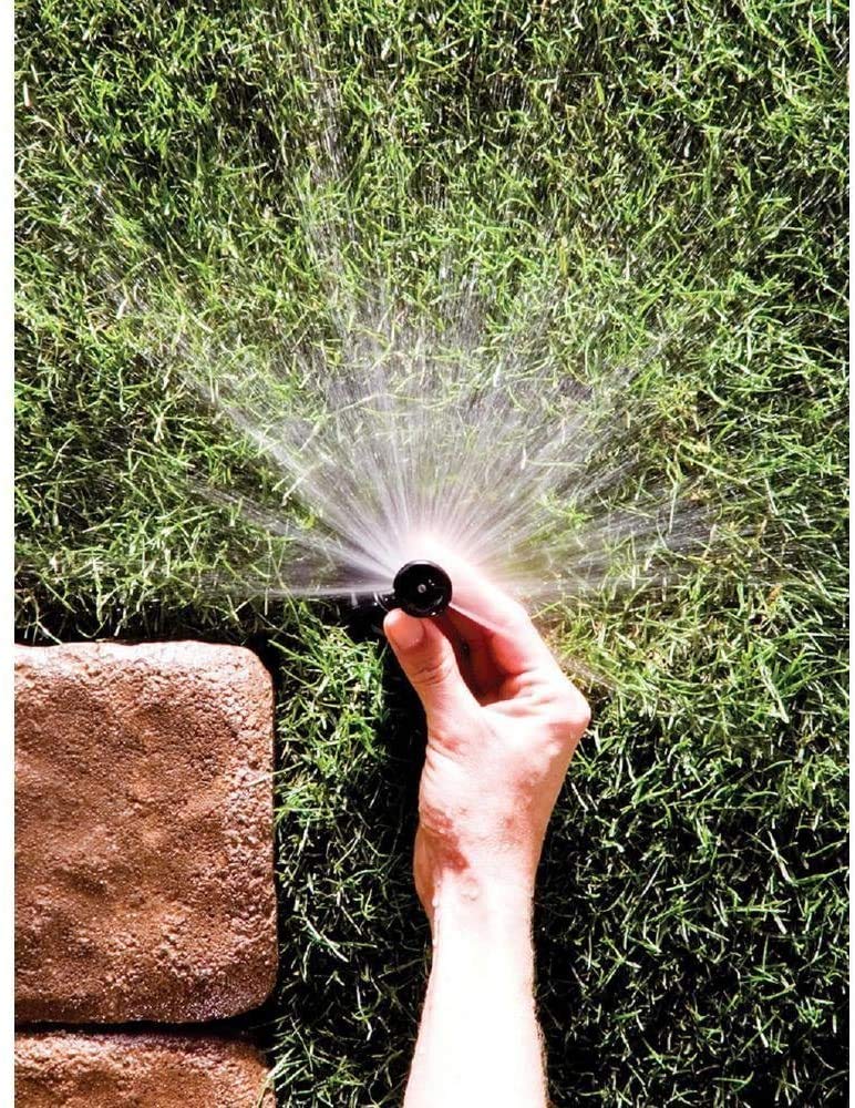 Rain Bird 1804HV15PR wind-resistance view illustrates reduced overspray in breeze