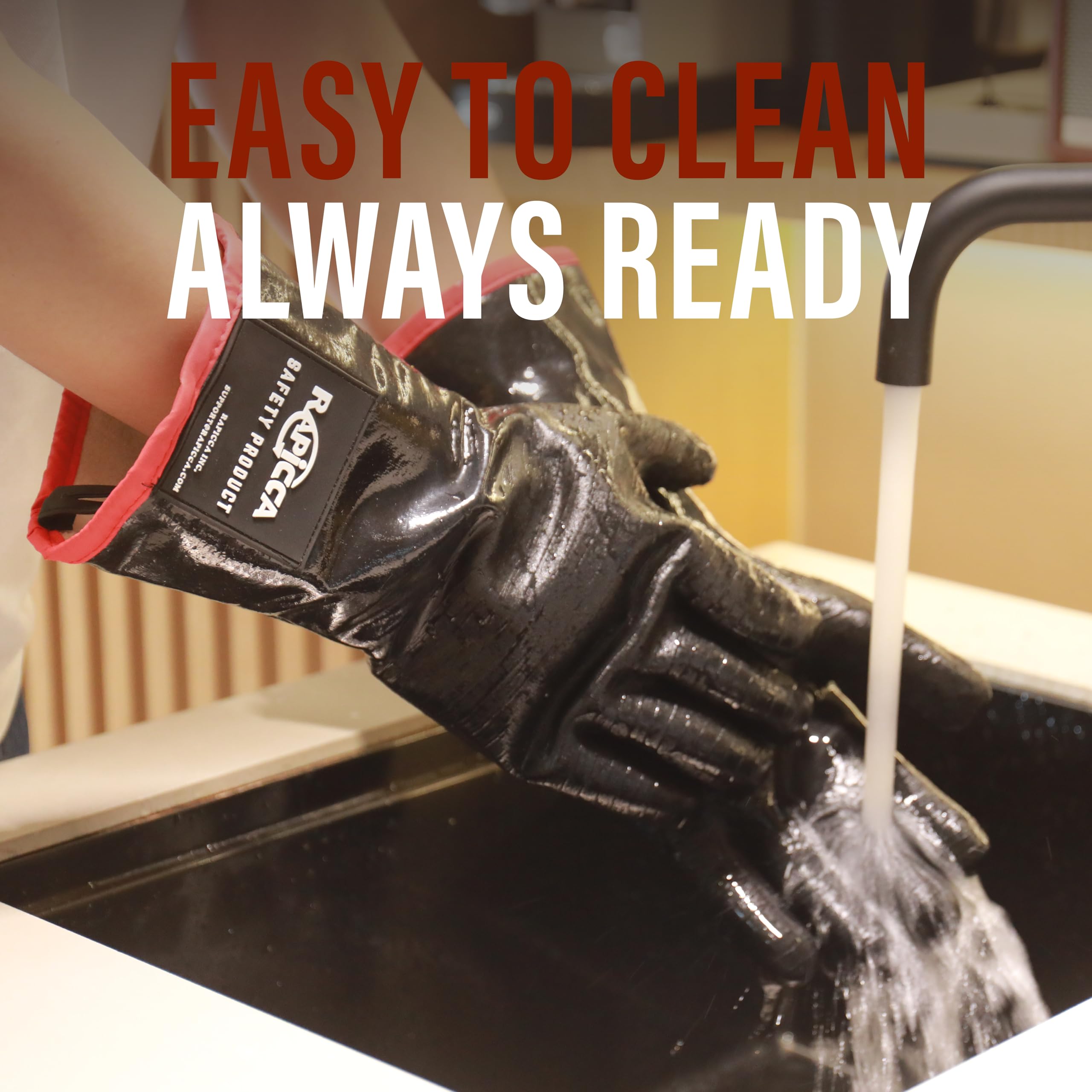 RAPICCA long-sleeve gloves protect forearms during grilling.