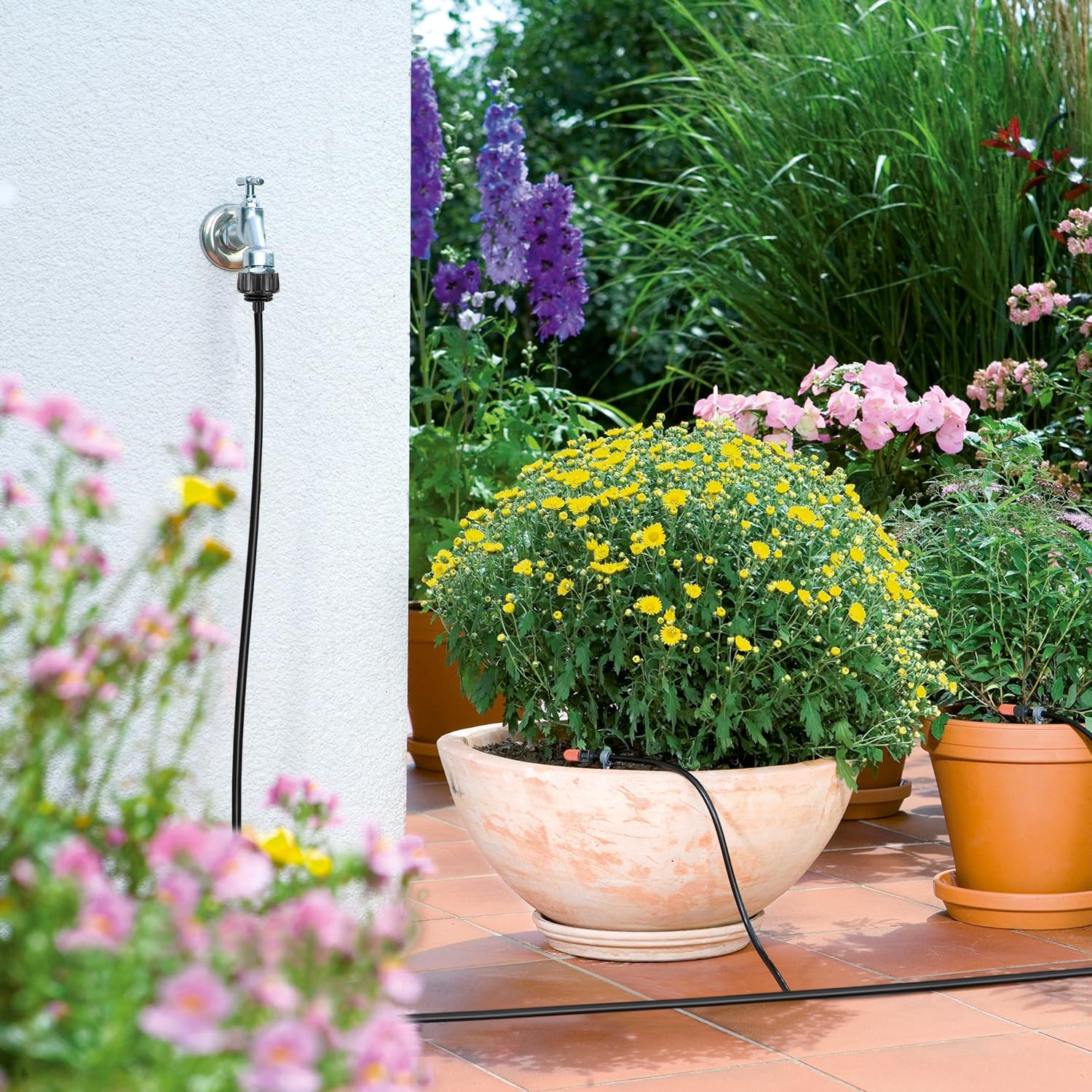 RedChili leak-proof hose adapter reduces spillage during watering.