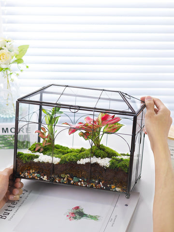 REDHUGO swing lid provides ventilation for moisture balance