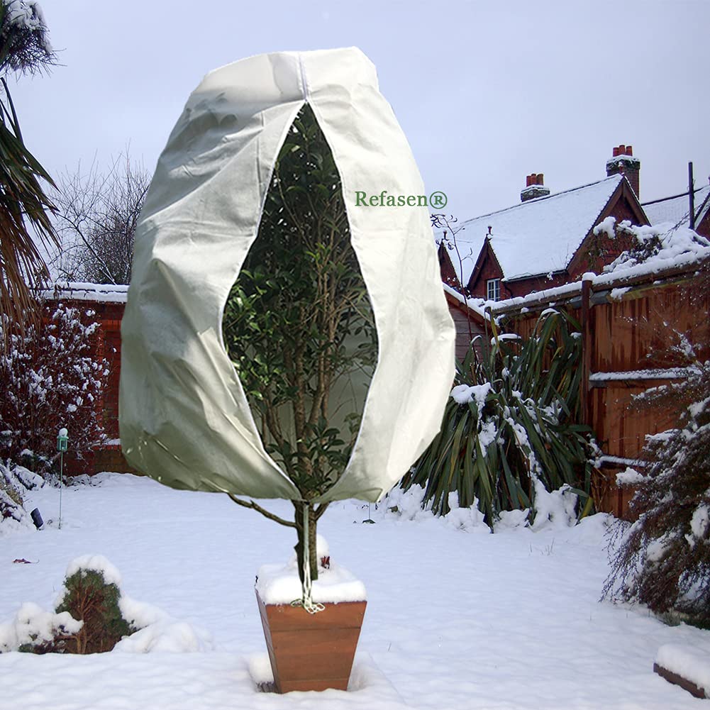 Refasen cover protects against wind, cold, and pests in outdoor gardens.