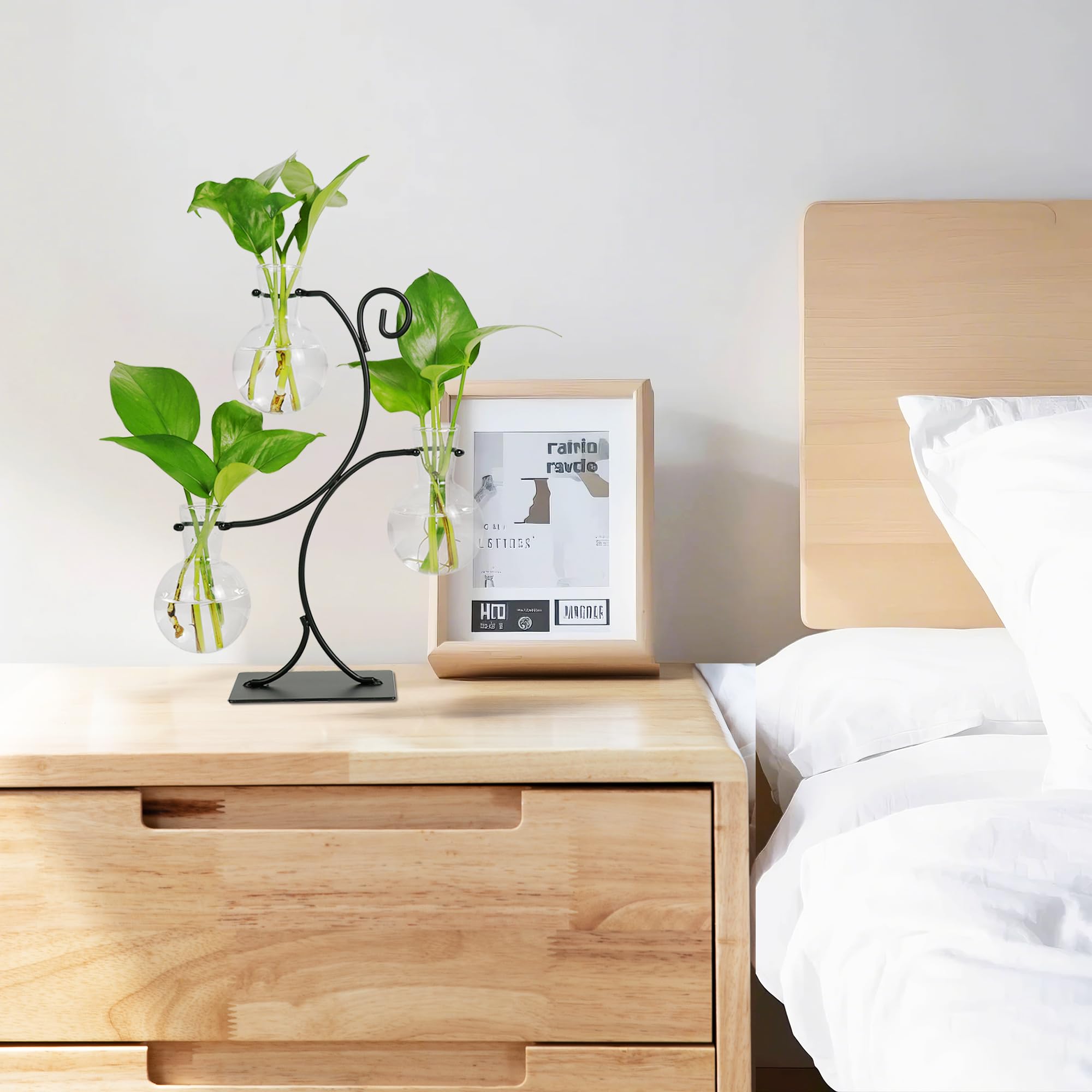 Renmxj metal stand with a C-shaped opening supports safe vase replacement and stability.