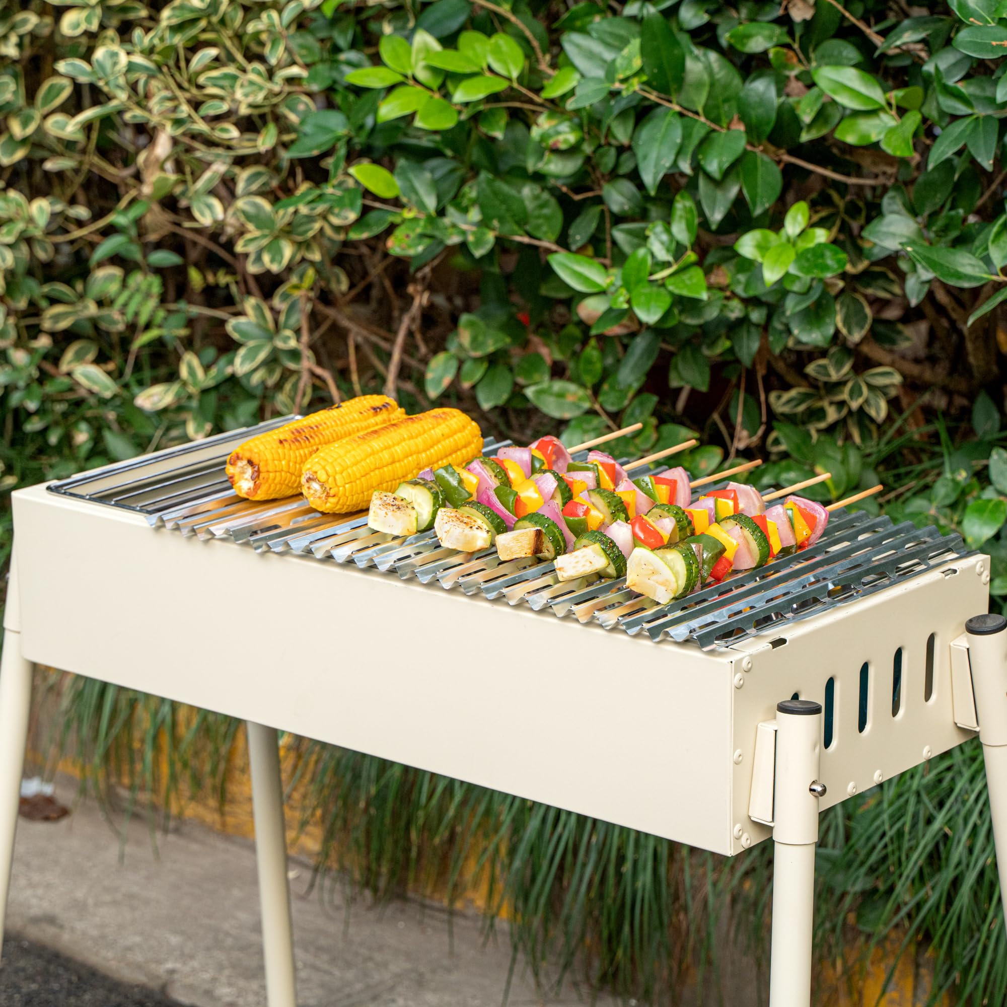 Restaurantware Foil Lux liner ready for kitchen use and multi-use scenarios
