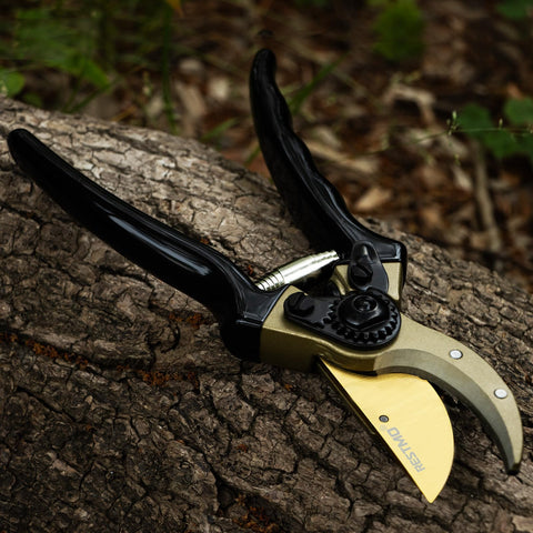 Restmo bypass pruner design delivers clean cuts on live branches