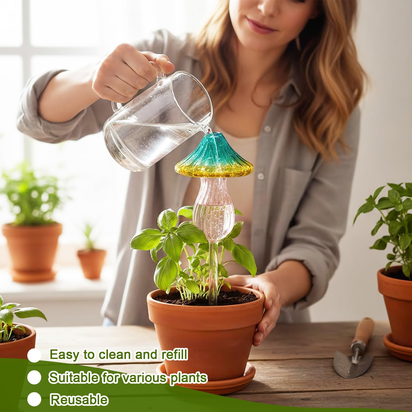 Retainbre mushroom design close-up highlighting gradient glass and decorative hydration aid.