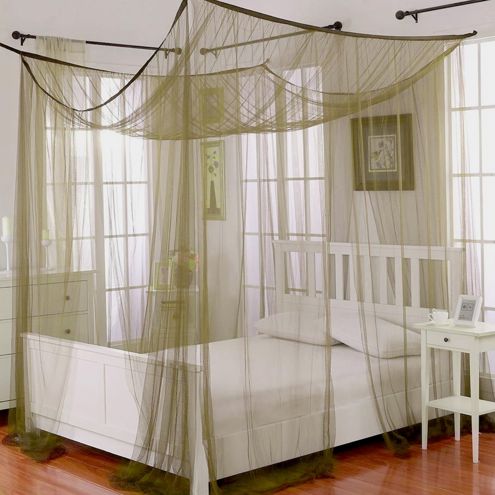 RGQSUN versatile netting decorates hallways or porches for seasonal displays.