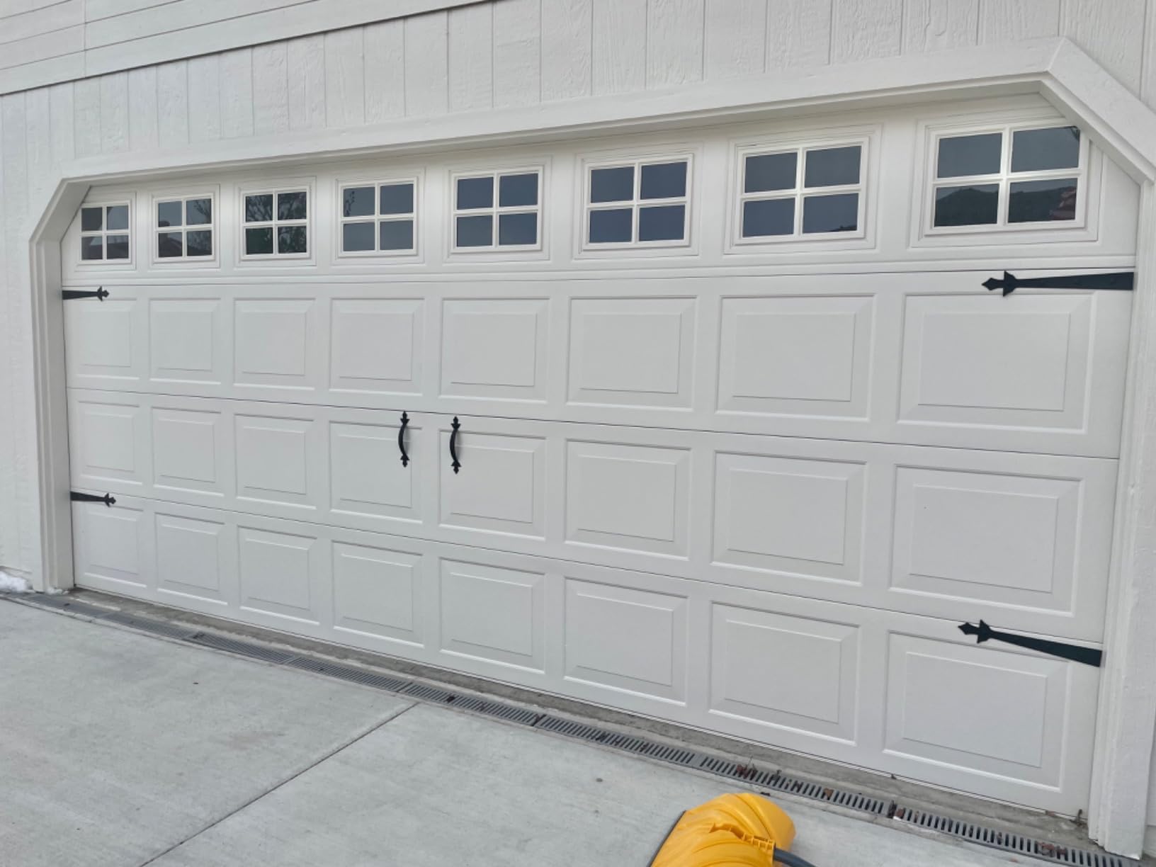 RHULKRUI decorative hardware enhances curb appeal without permanent alterations.