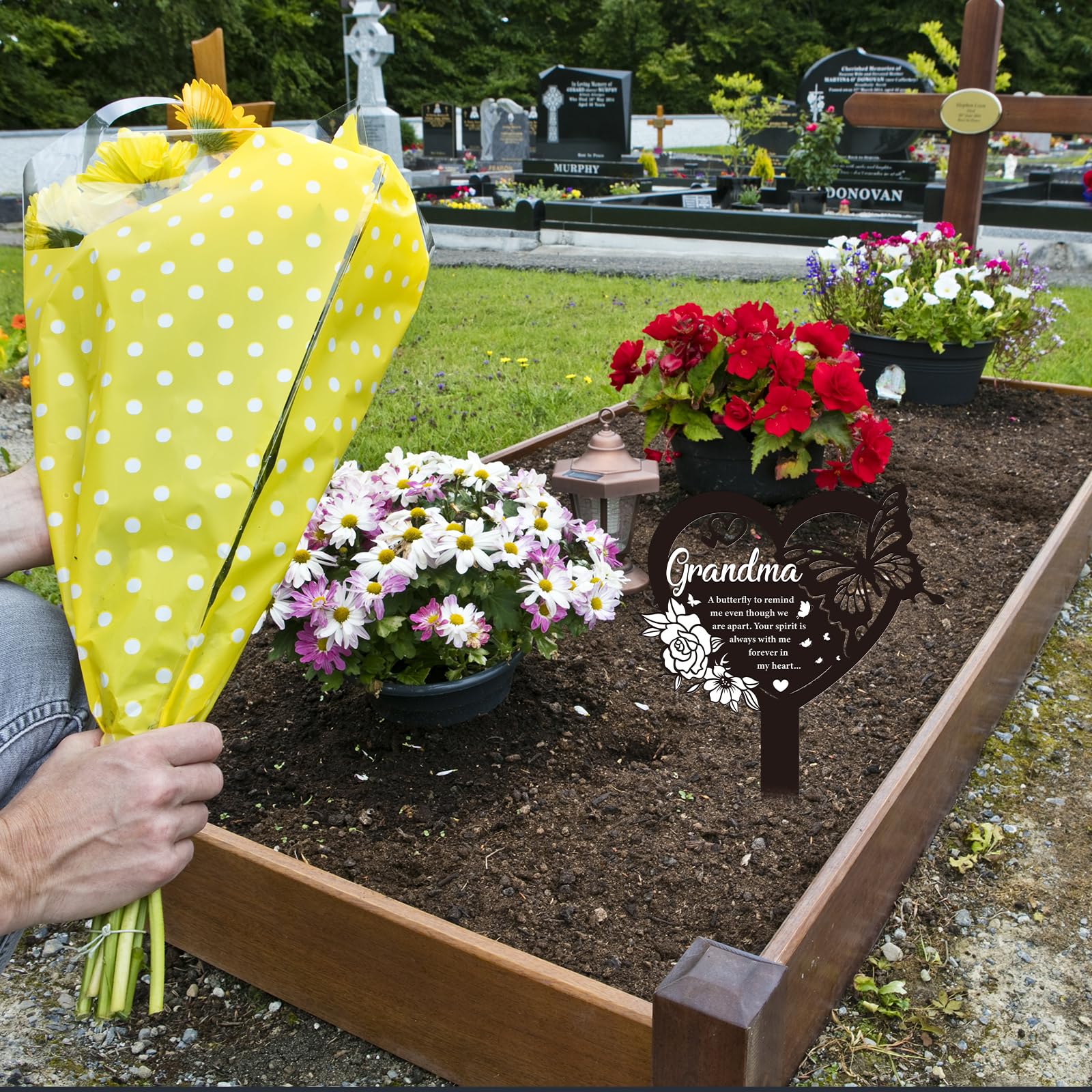 Rngmsi garden memorial decor for cemetery creates a meaningful space.