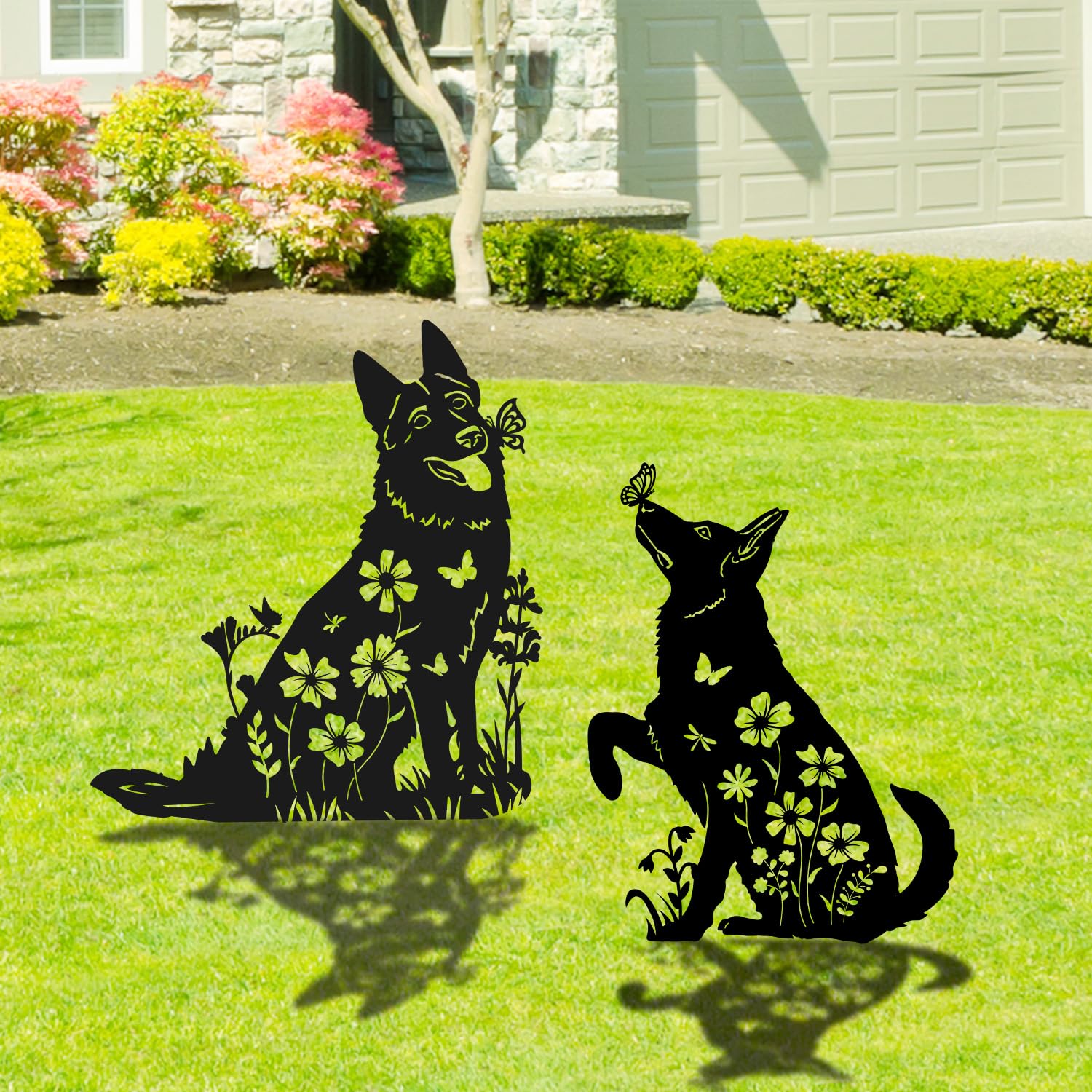 Rngmsi garden ornament in black metal suitable for year-round display.