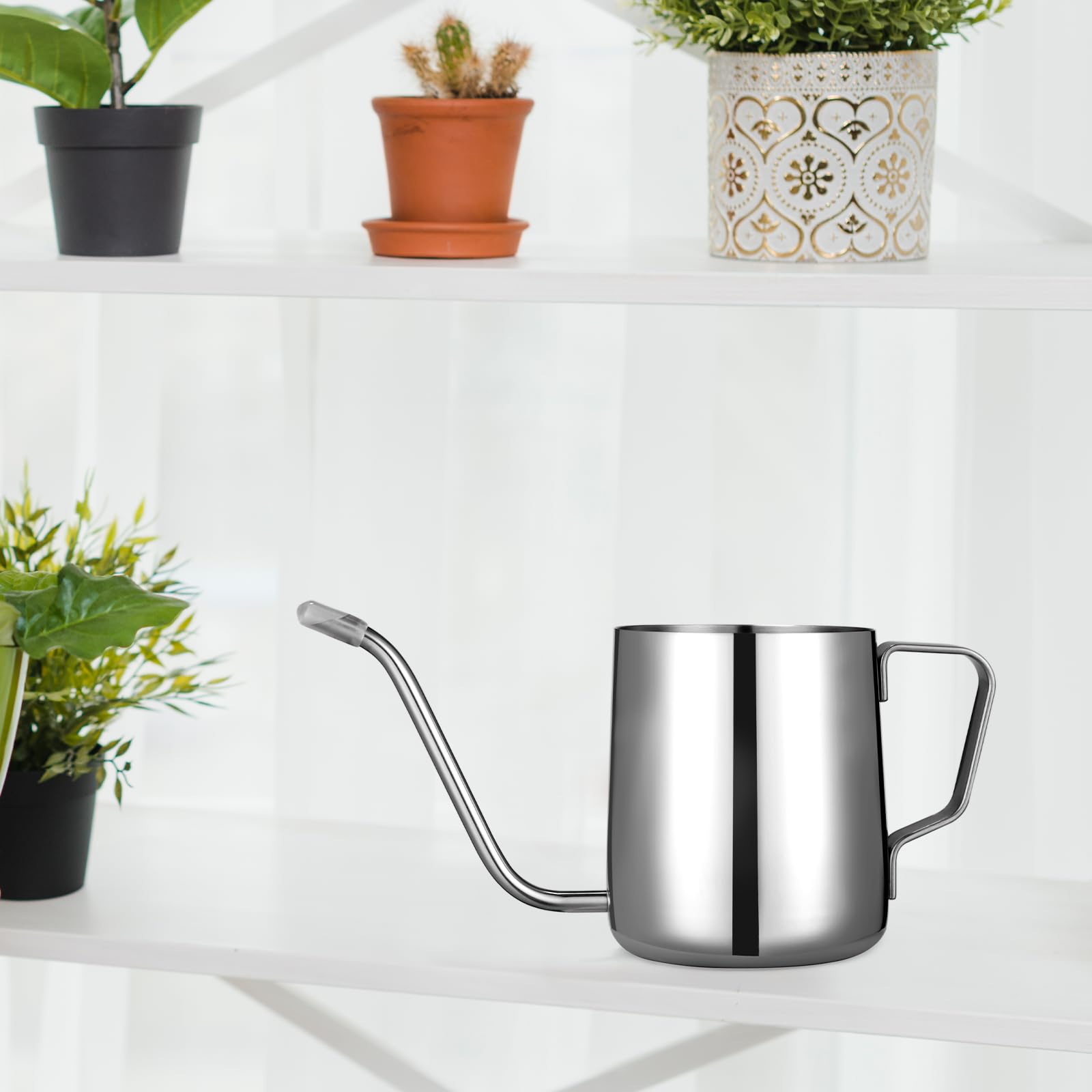 Roamall easy-to-handle miniature can for quick refills