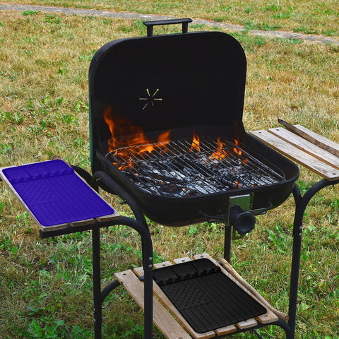 Rodnsurw anti-slip mat with raised stripes secures tools during grilling.