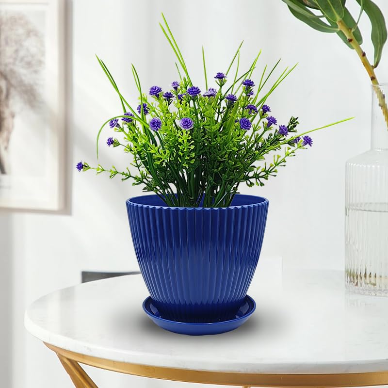 RooTrimmer 4.9-inch pot with saucer and drainage holes for robust root growth