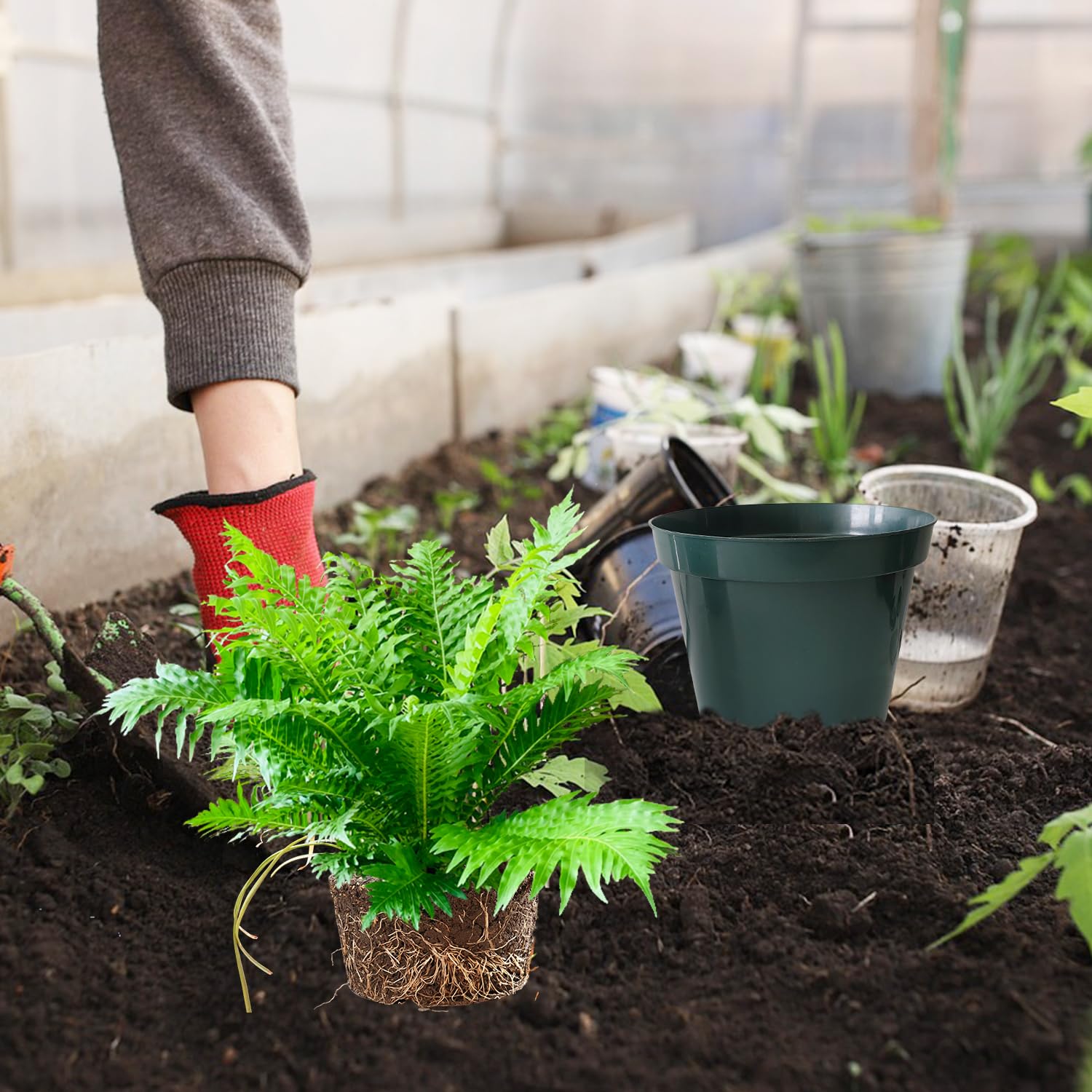 RooTrimmer easy-to-clean plant pot for balcony or windowsill setups.