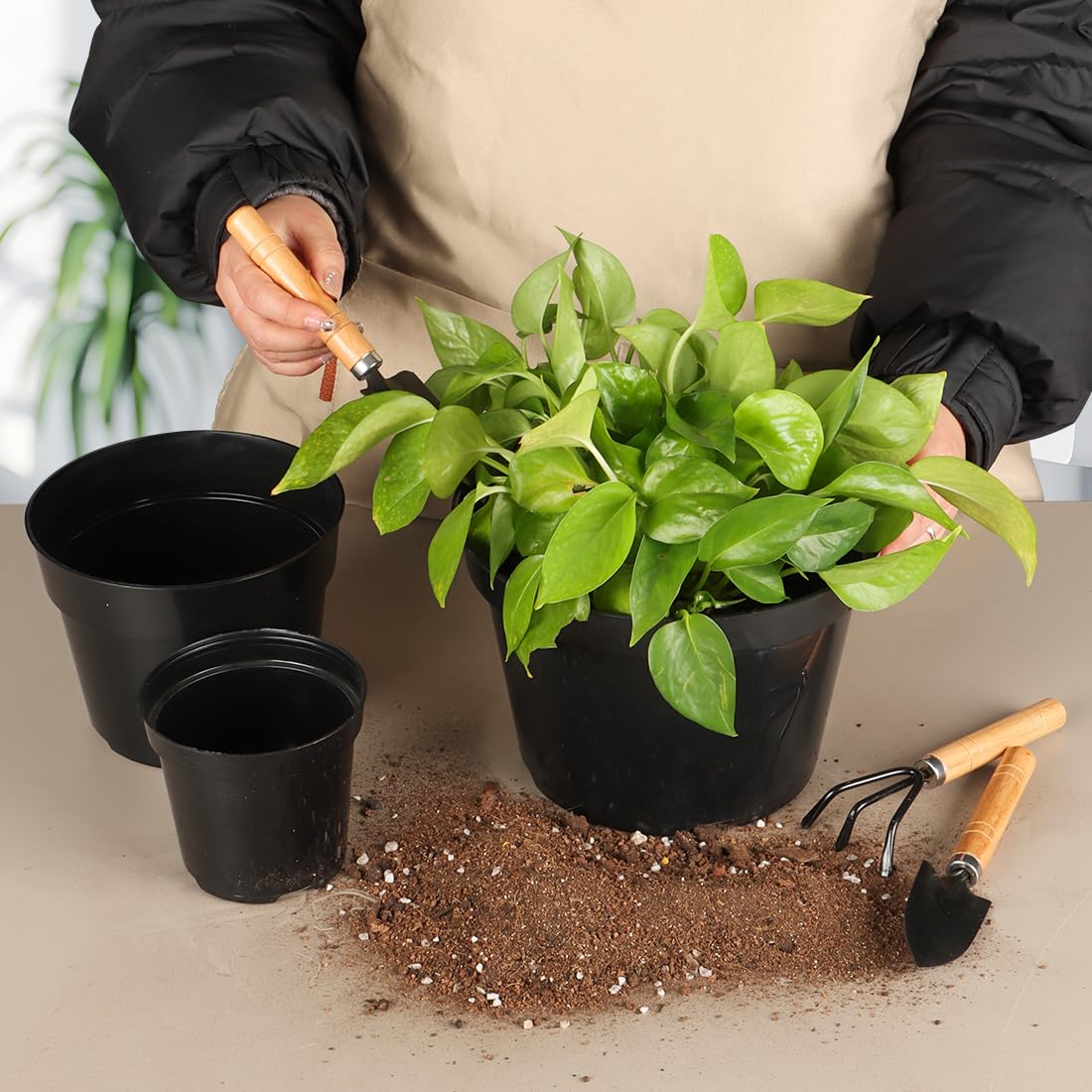 RooTrimmer 4-inch pot close-up showing thickened plastic and durability.