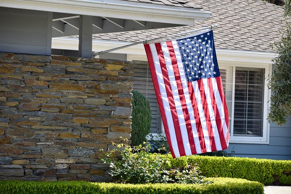 ROTERDON wall-frame display keeps patriotic look intact
