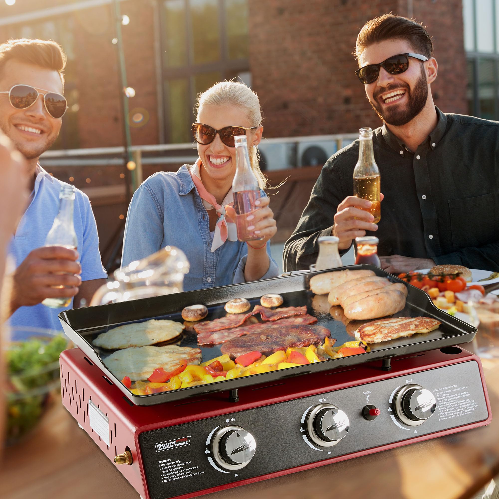 Weatherproof cover protects the griddle from rain and dust.