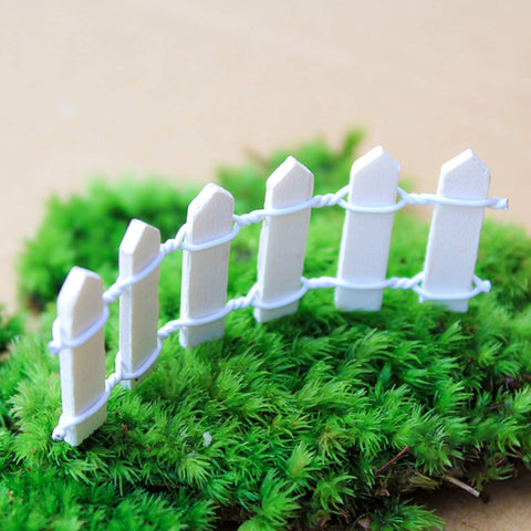 ROYHOO cuttable wooden fence adapts to any pot, terrarium, or shadowbox.