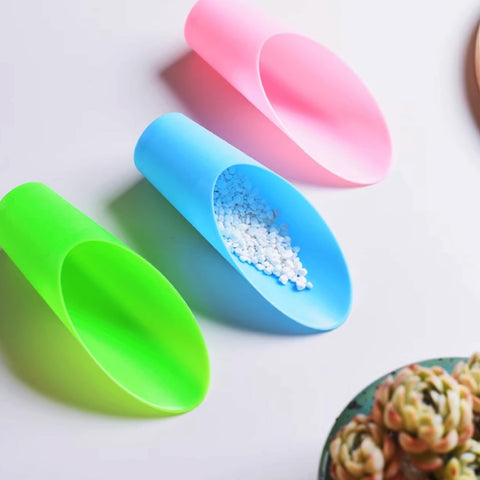 ROYHOO garden scoop multiuse for soil, sand, or pet food tasks.