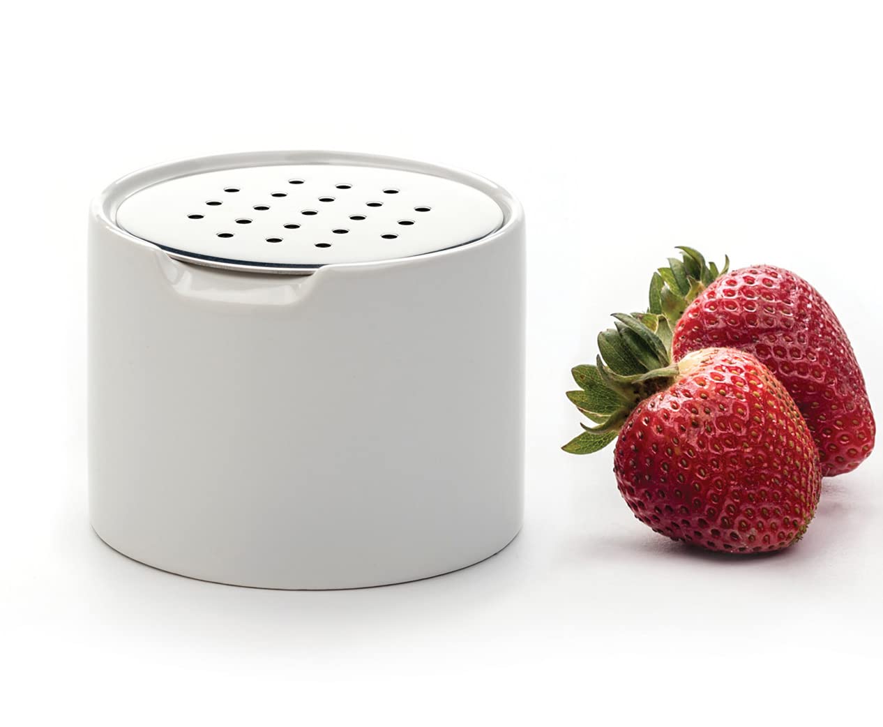 RSVP Endurance 18/8 stainless steel lid shown keeping contents secure.