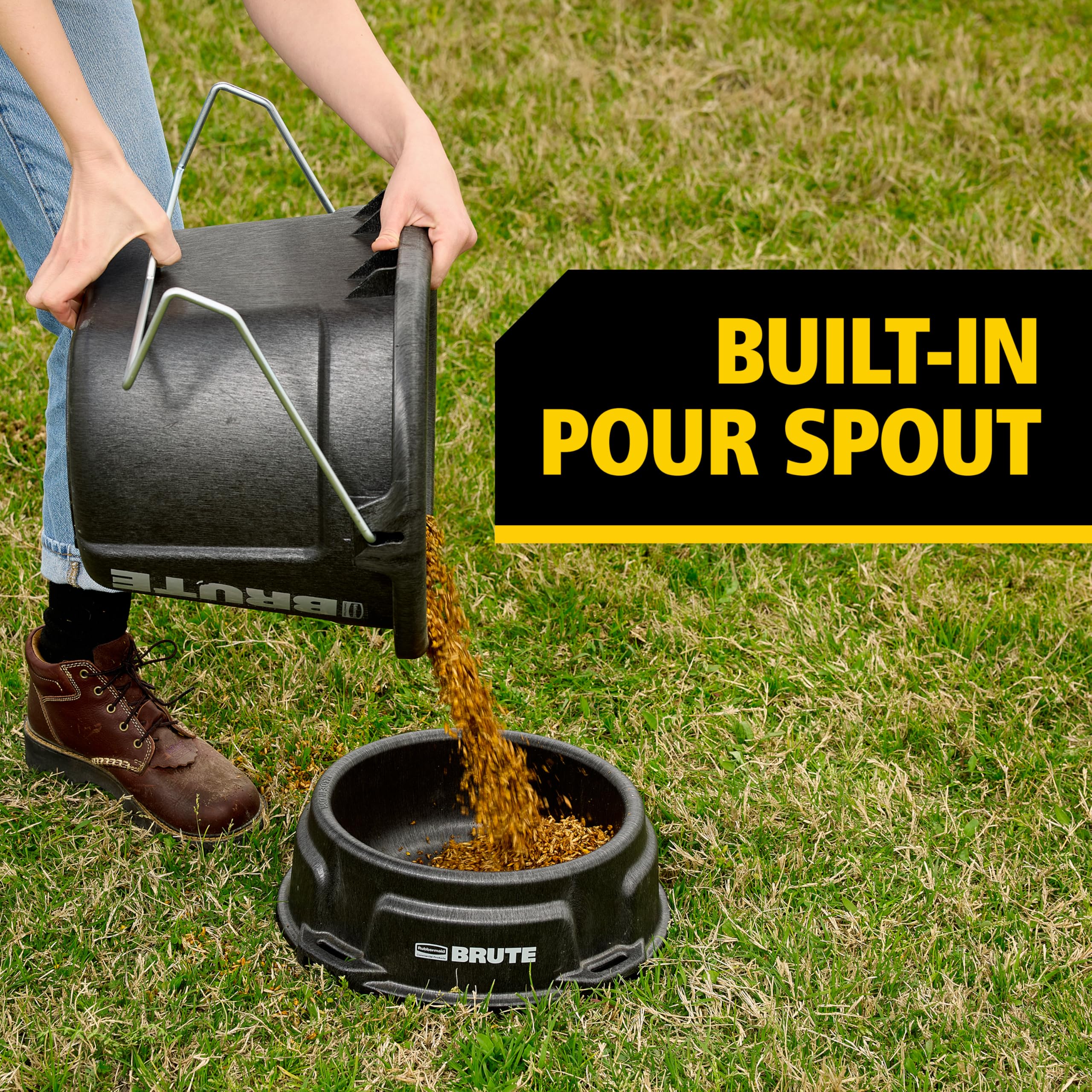 Rubbermaid Brute inset handles for animal-safe feeding during use.