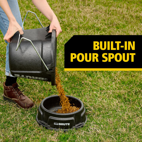 Rubbermaid Brute inset handles for animal-safe feeding during use.