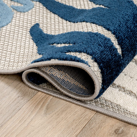 Rugshop Lucca rug offers weather-resistant performance for patios and balconies.