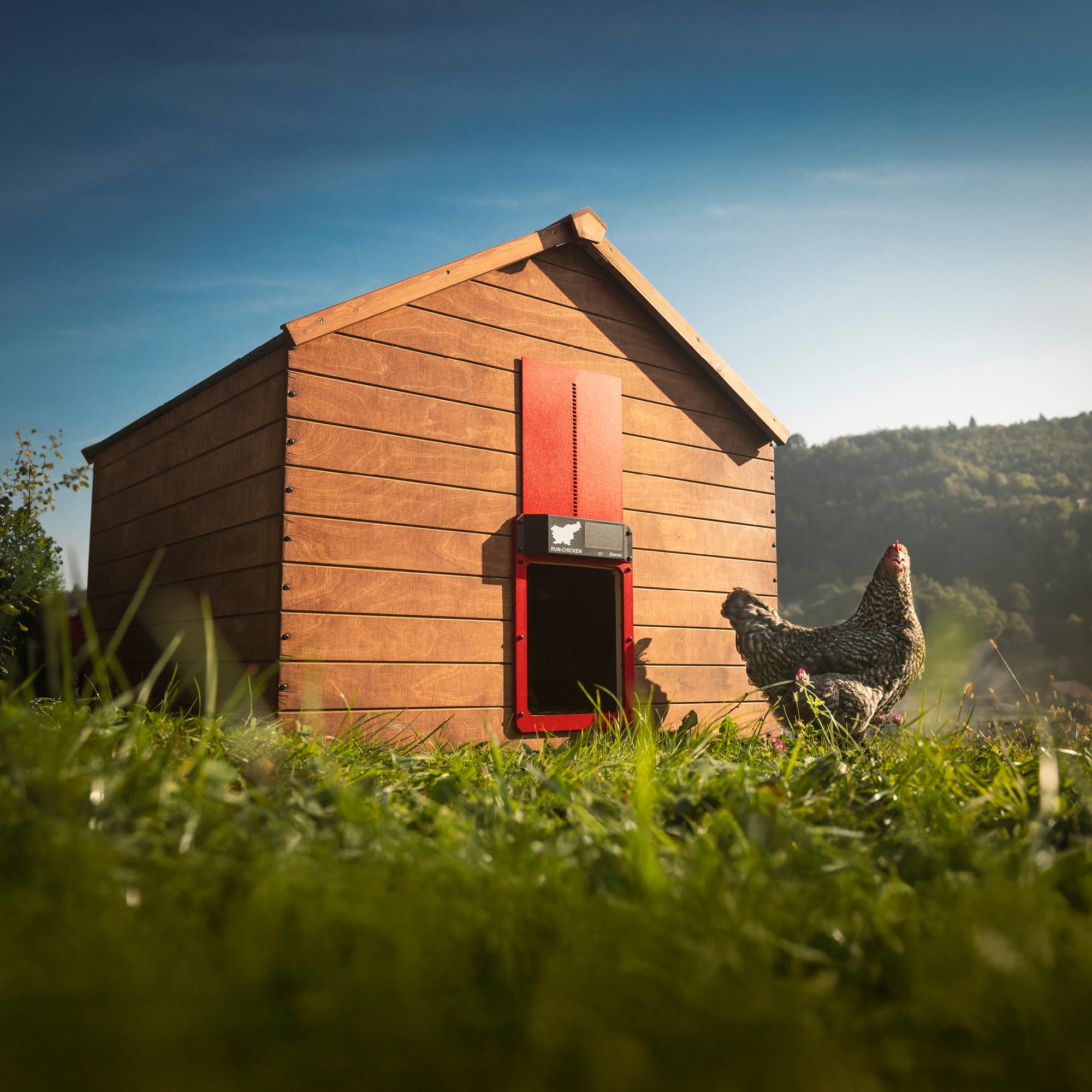 Weatherproof aluminum frame delivers year-round durability