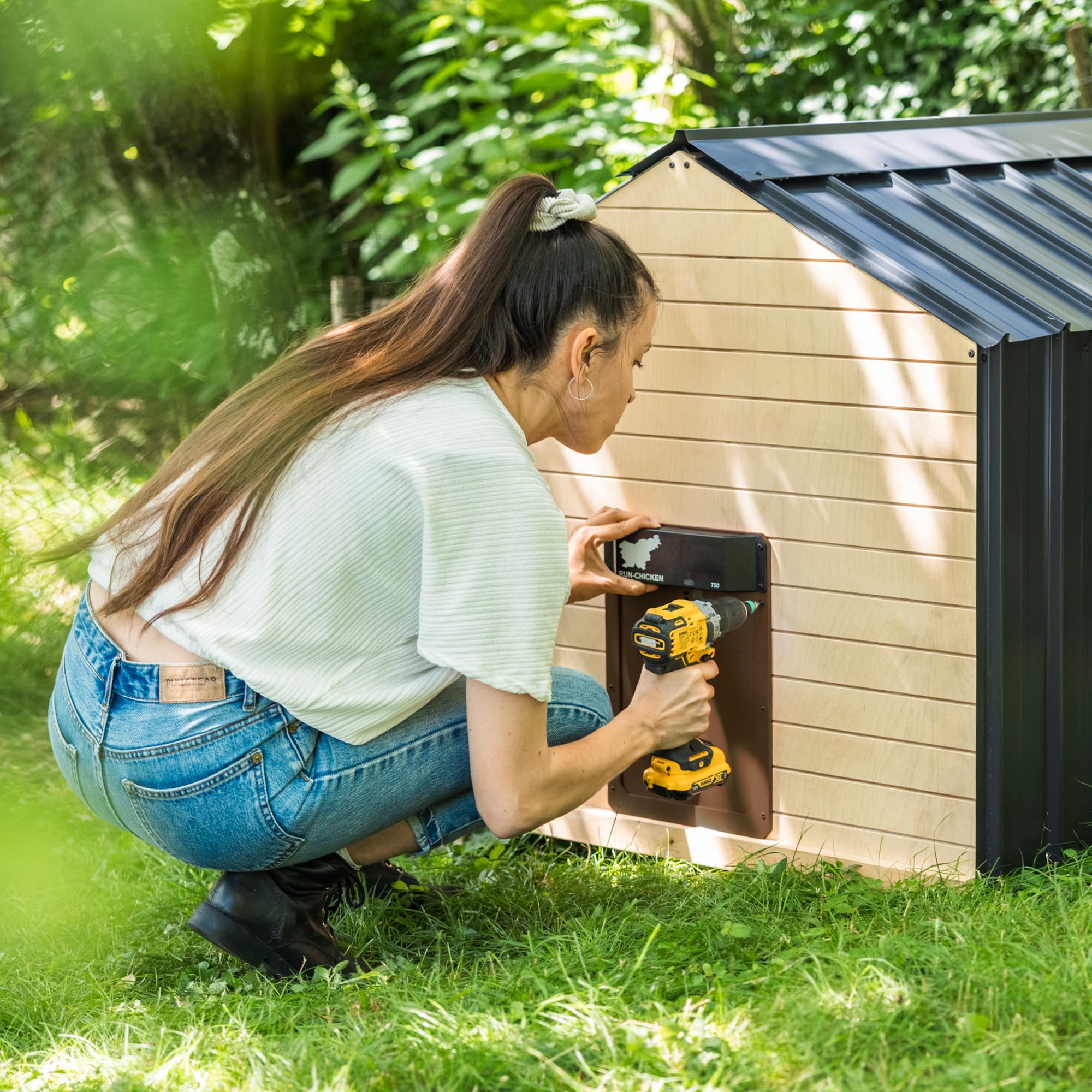Run-Chicken T50 safety sensor prevents closing on obstructions and keeps predators at bay.