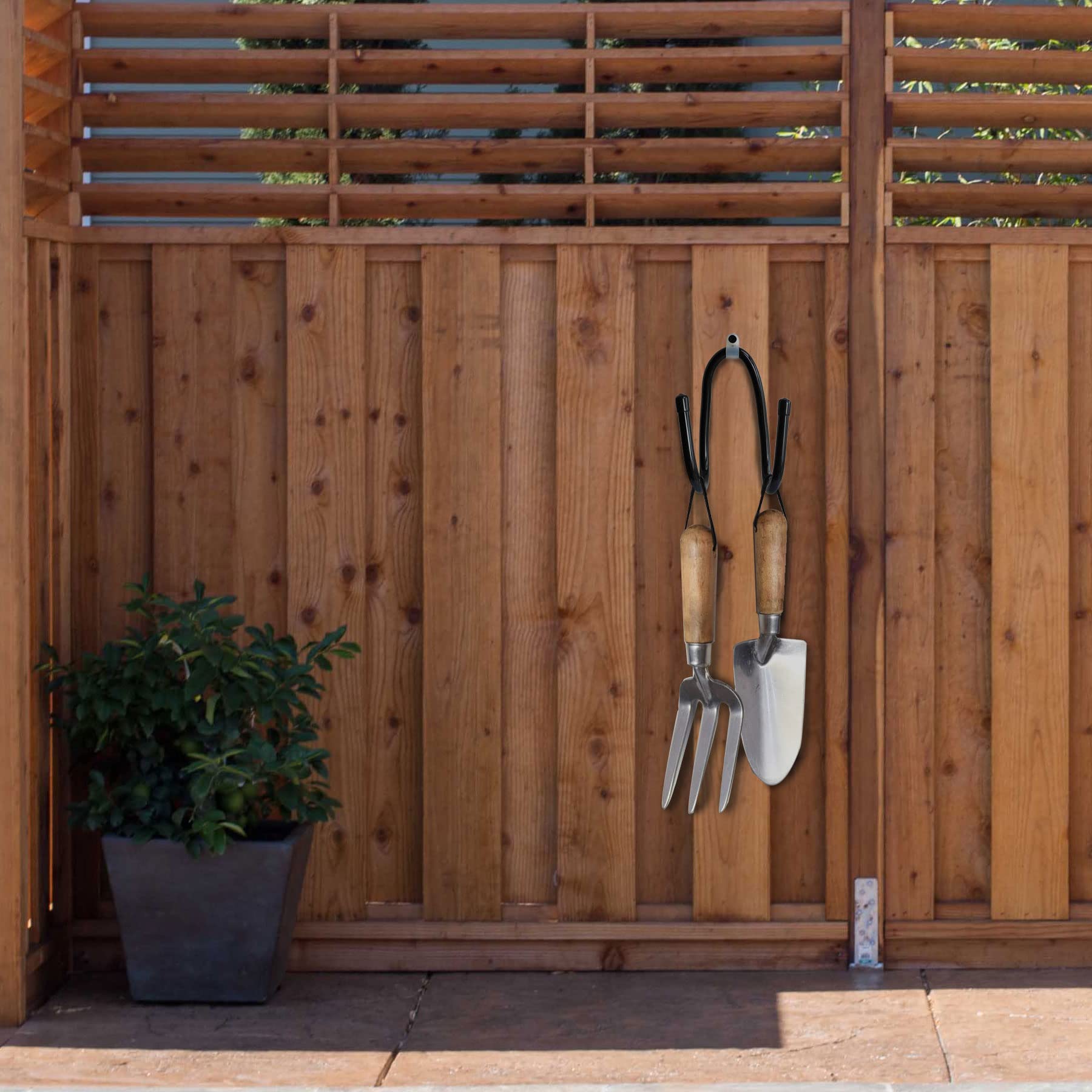 RUZUO rust-resistant fence hooks endure outdoor conditions across seasons.