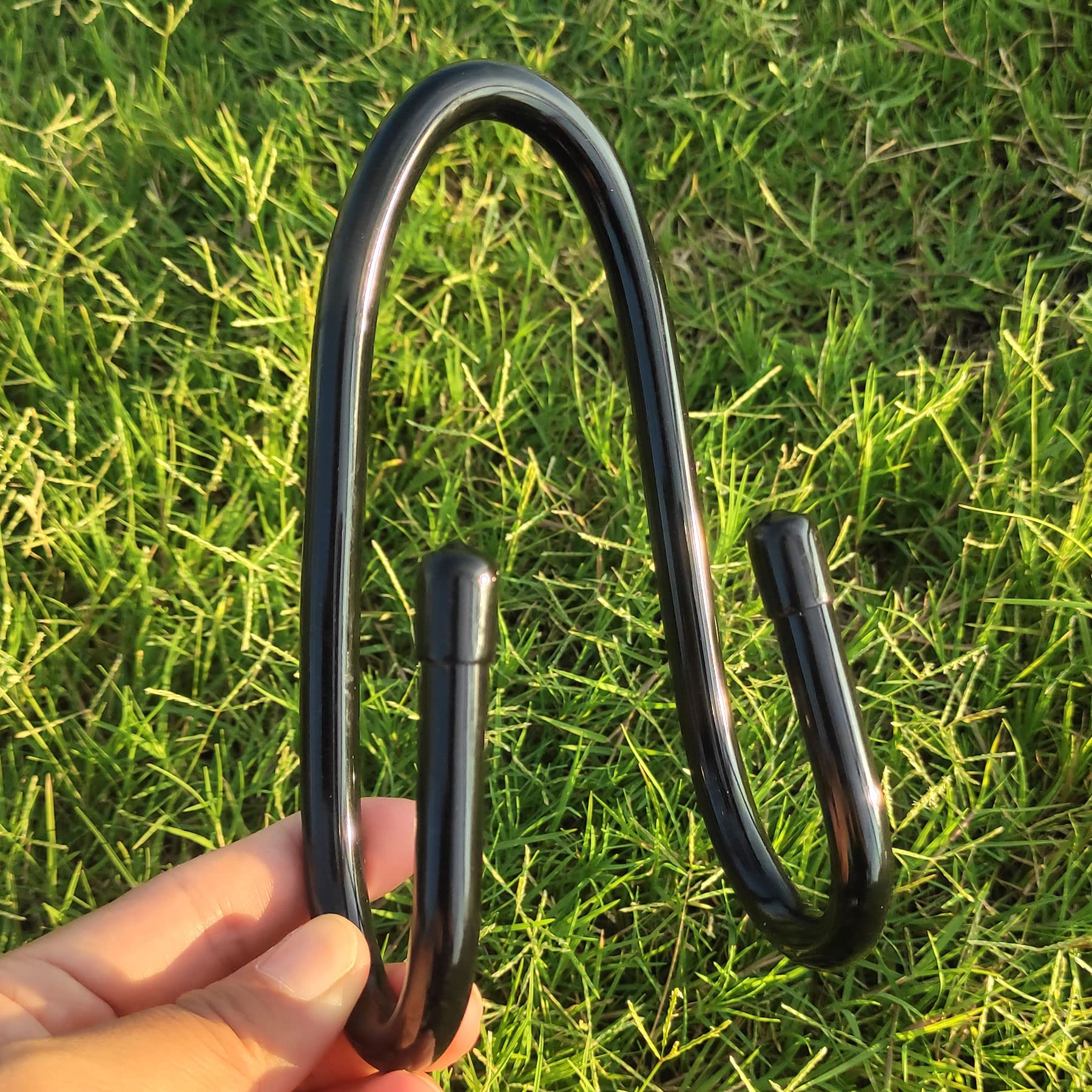 RUZUO multi-purpose fence hooks holding towels, nets, and pool accessories.