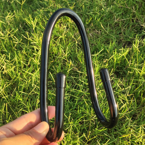 RUZUO multi-purpose fence hooks holding towels, nets, and pool accessories.
