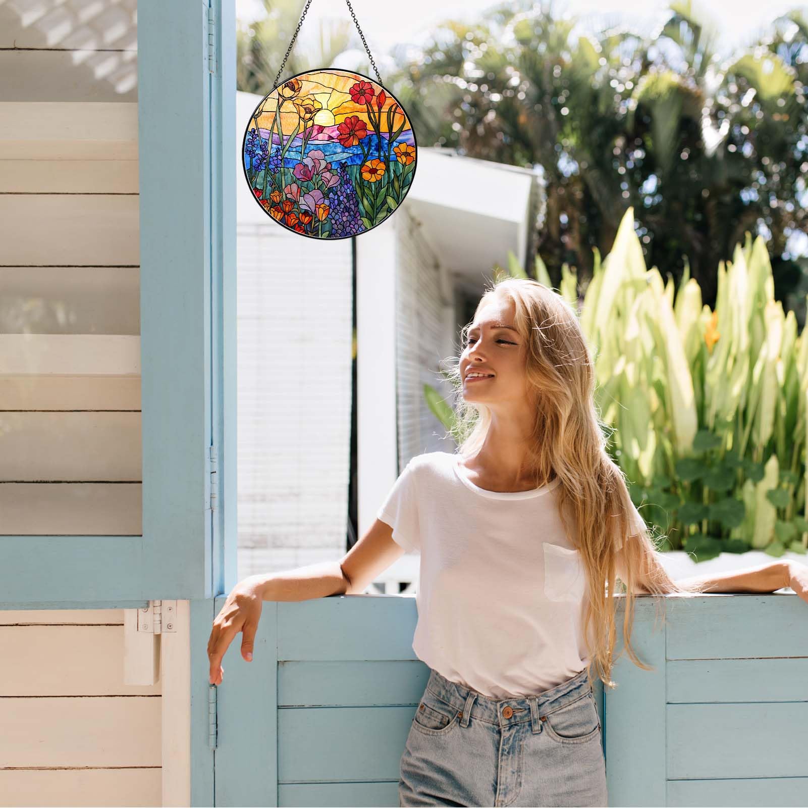 RVEAFA Wildflowers Suncatcher provides privacy while brightening the room's aesthetics.