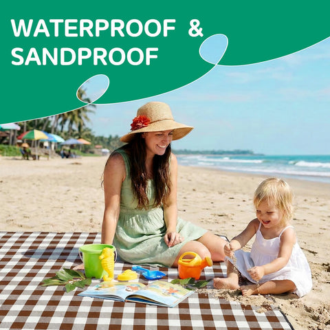RYCHIC sandproof blanket keeps sand at bay for easy cleanup.