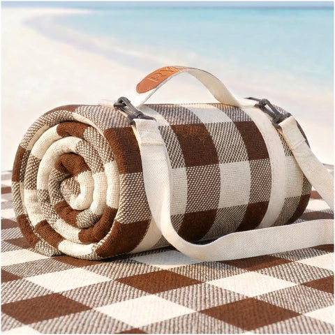RYCHIC waterproof beach blanket in oversized format for family picnics.