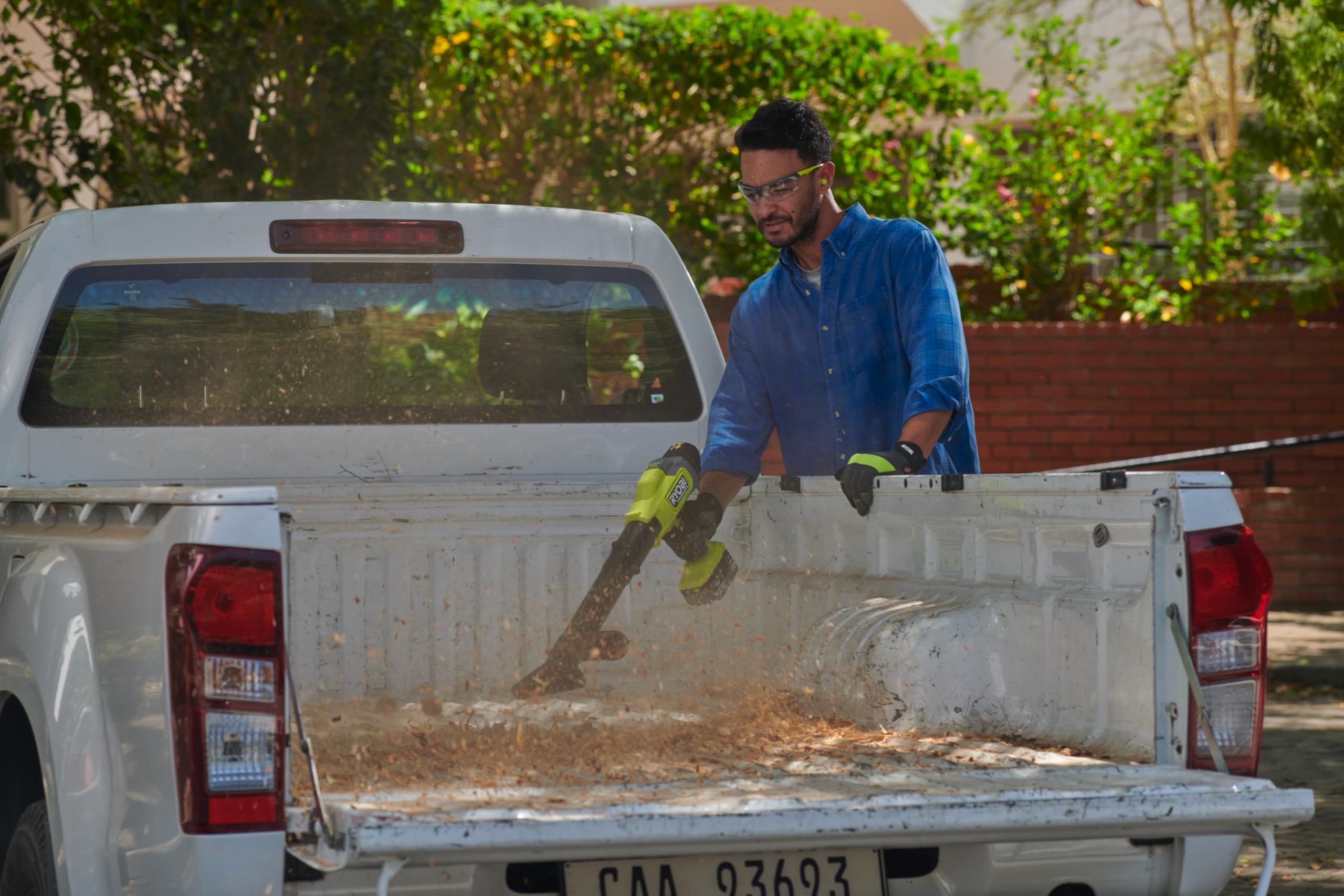 RYOBI RY18BLCXA-0 round nozzle in use for hard surface debris removal.
