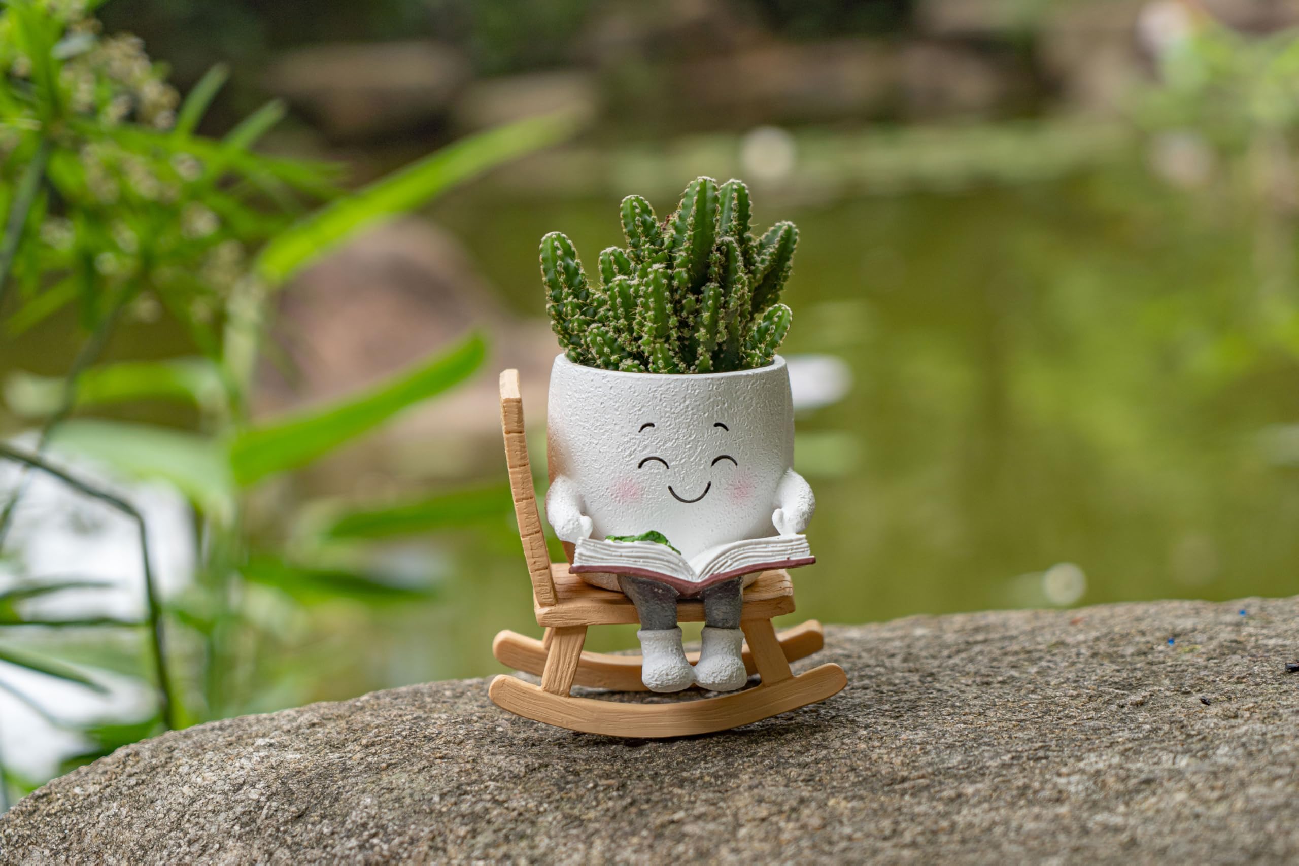 RZOIKZOI lightweight, durable planter that's easy to move