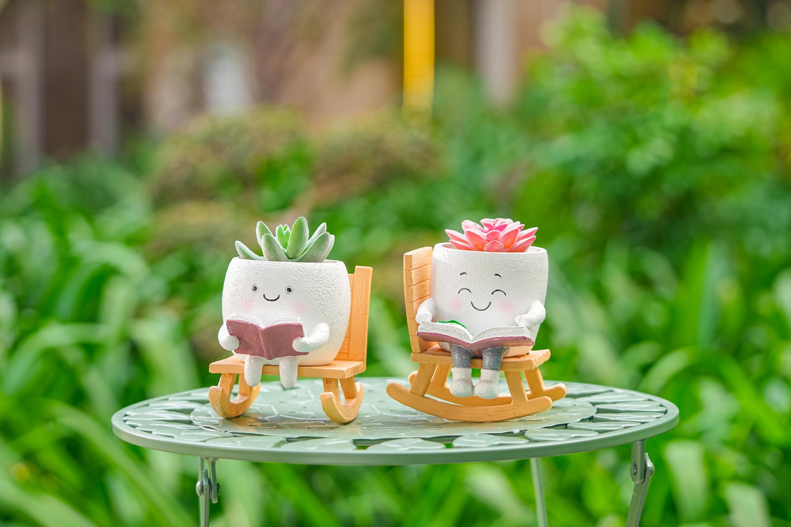 Sun and rain resistant RZOIKZOI planter in white finish