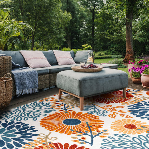 SAFAVIEH Cabana adds color and texture to entryways, patios, and mudrooms.