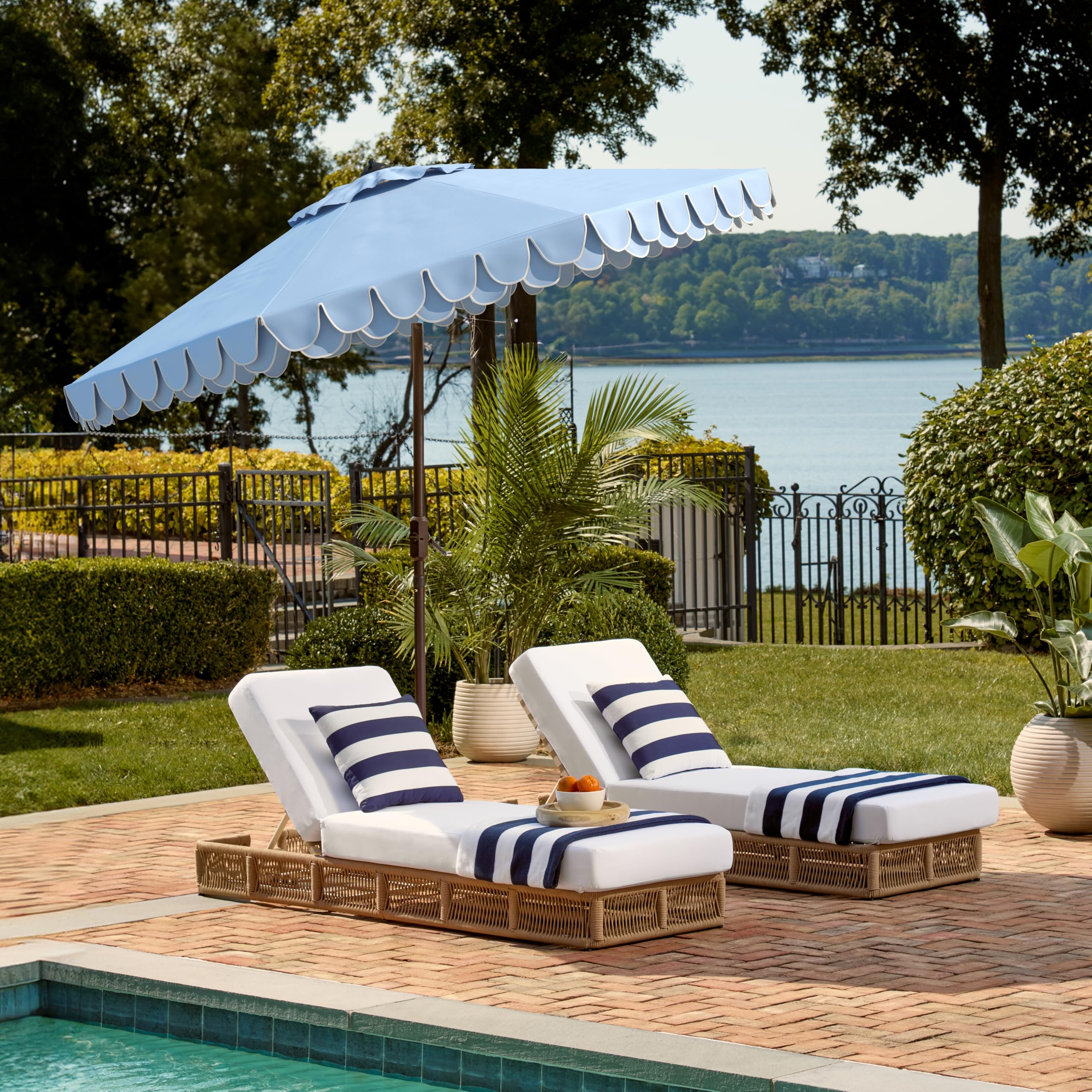 SAFAVIEH easy-assembly parts simplify setup for quick shade.