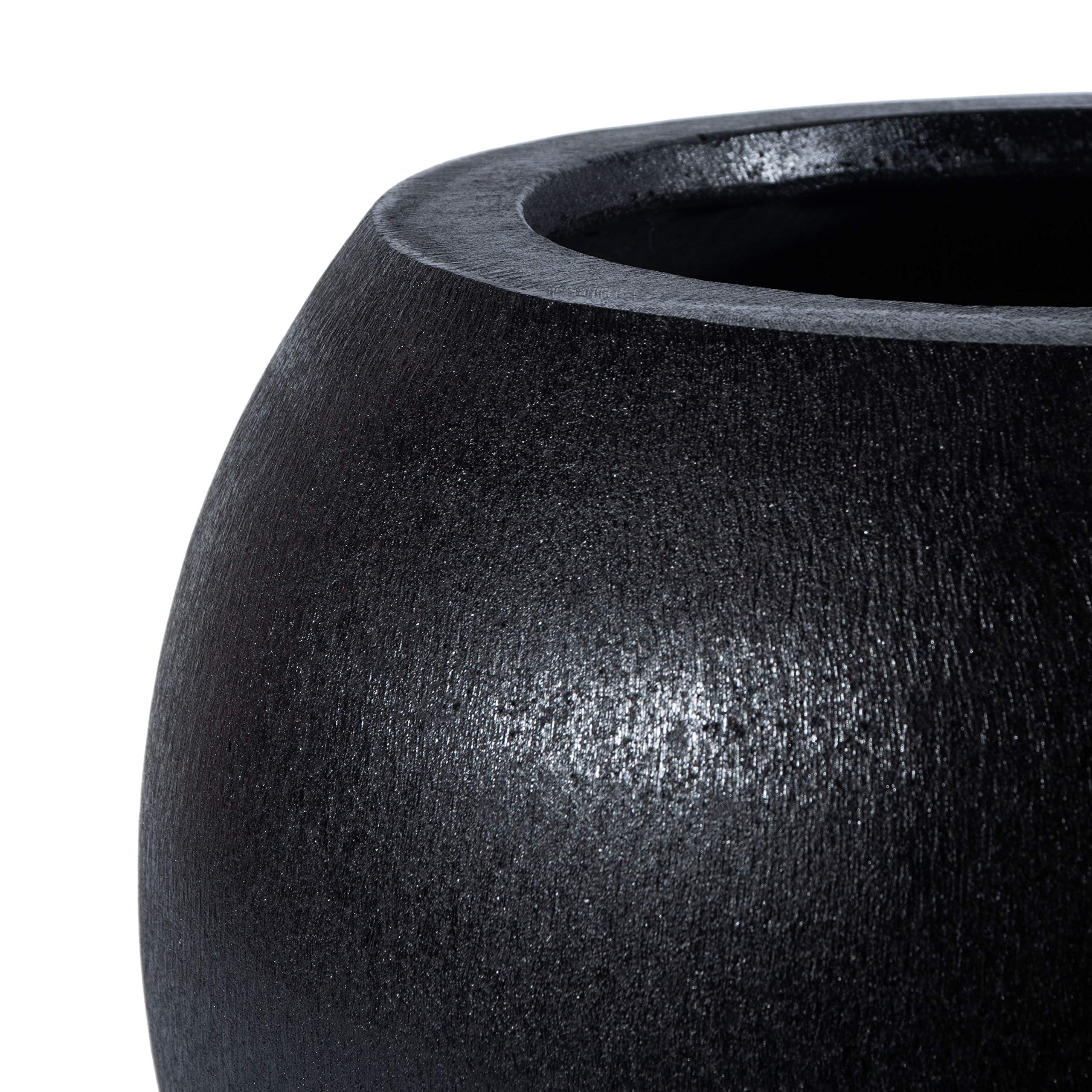 SAFAVIEH Kenslia planter dimensions indicate stable outdoor placement.