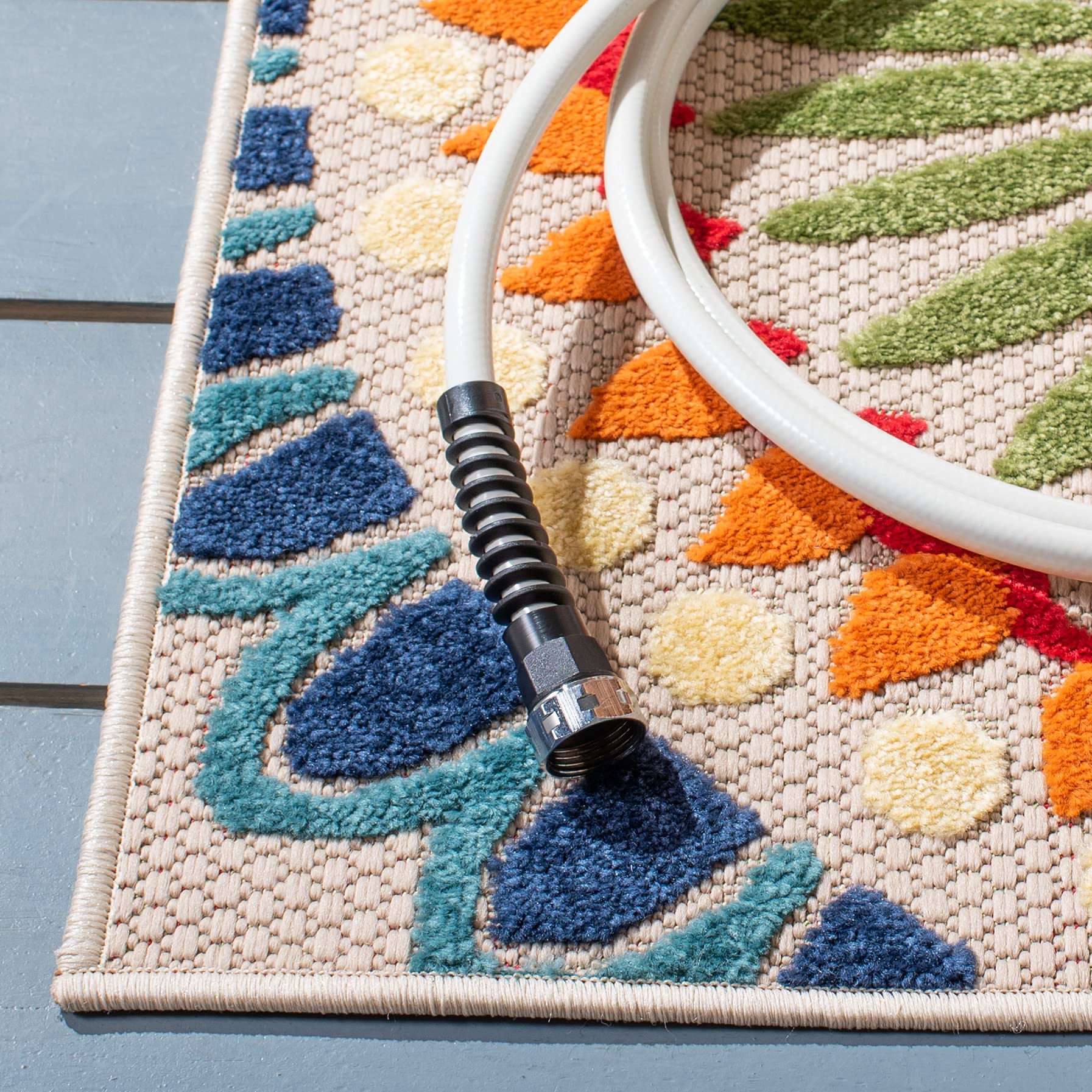 Safavieh Cabana rug detail showing the 0.25-inch non-shedding pile for everyday use.