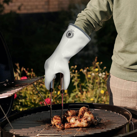 Long forearm protection provided by Lingli barbecue mitts during grilling